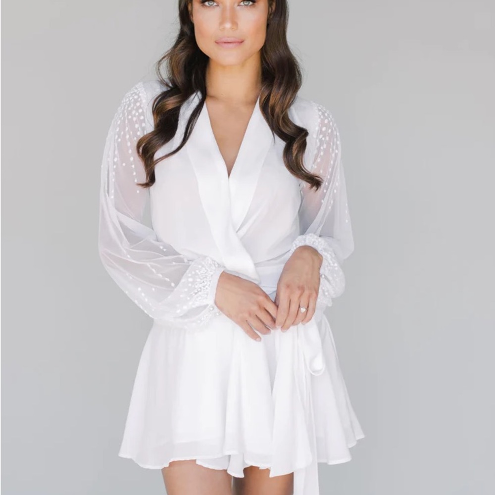 PRICE DROP 🚨🚨🚨 Robed with love bride robe (ONLY WORN ONCE)